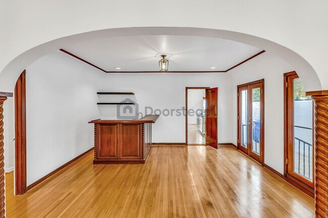 Building Photo - 603 S Mansfield Ave