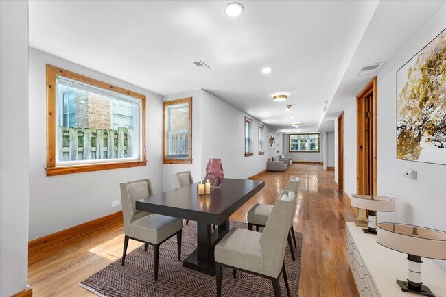 Building Photo - 2515 N Talman Ave