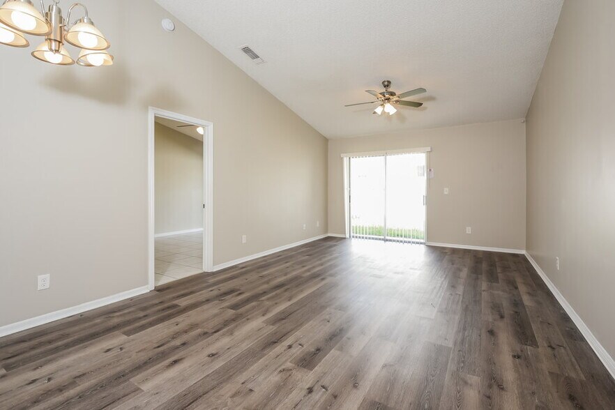 Building Photo - 1220 Regal Ridge Dr