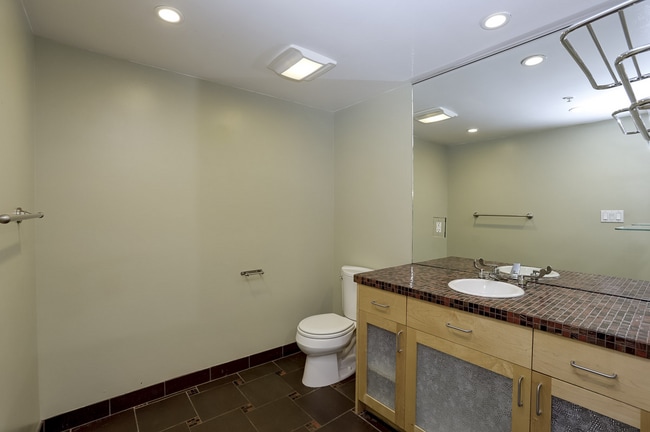 Building Photo - Luxurious Live/Work Loft in great DogPatch...