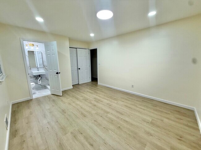 Building Photo - 588 Avenue A