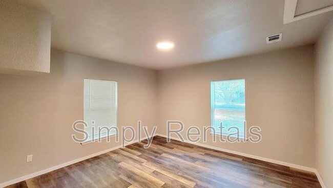 Building Photo - 1221 Stanford St