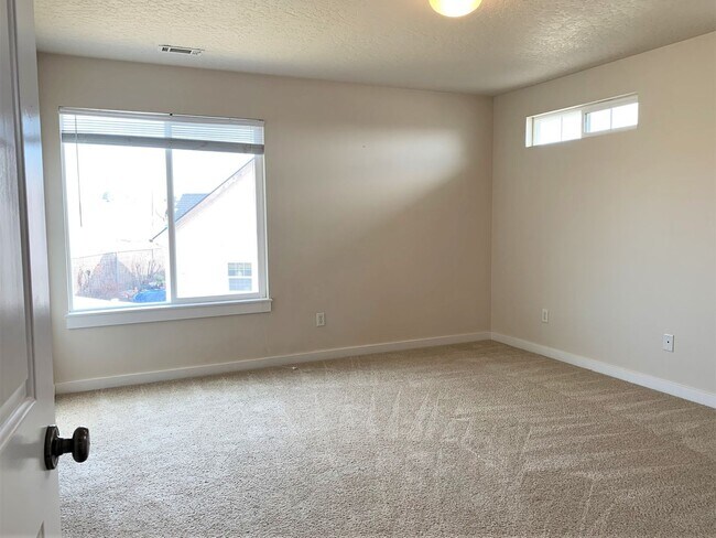 Building Photo - 720 Triumph Dr