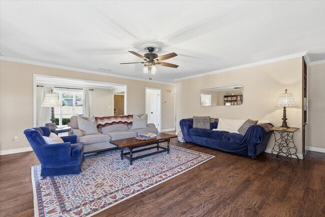 Building Photo - 217 E Louella Dr