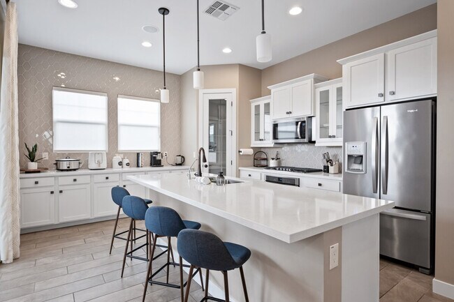 Building Photo - 1950 E Queen Creek Rd