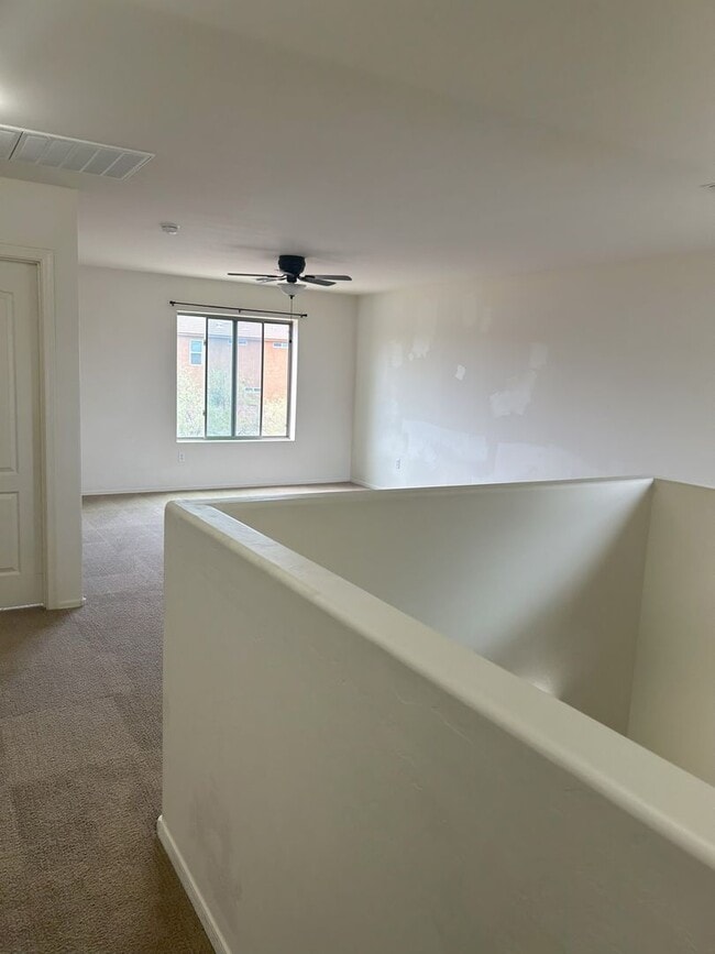 Building Photo - Save with SOLAR Unfurnished  1 loft -  2 c...