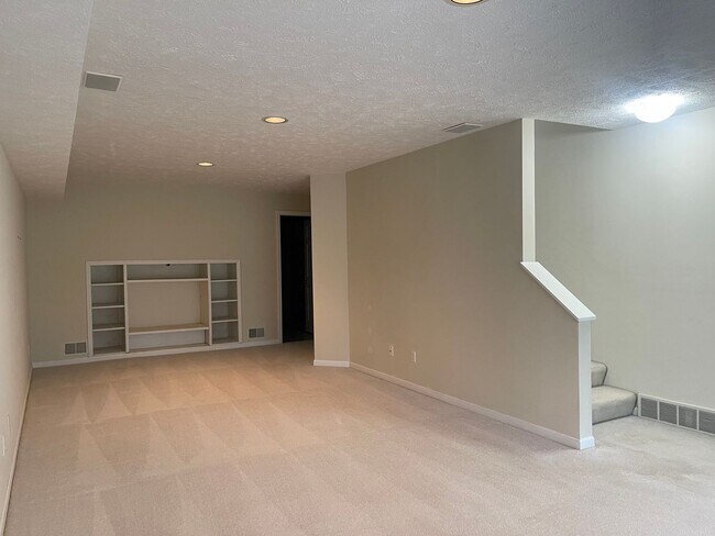 Building Photo - 4368 Pond Ridge Ct