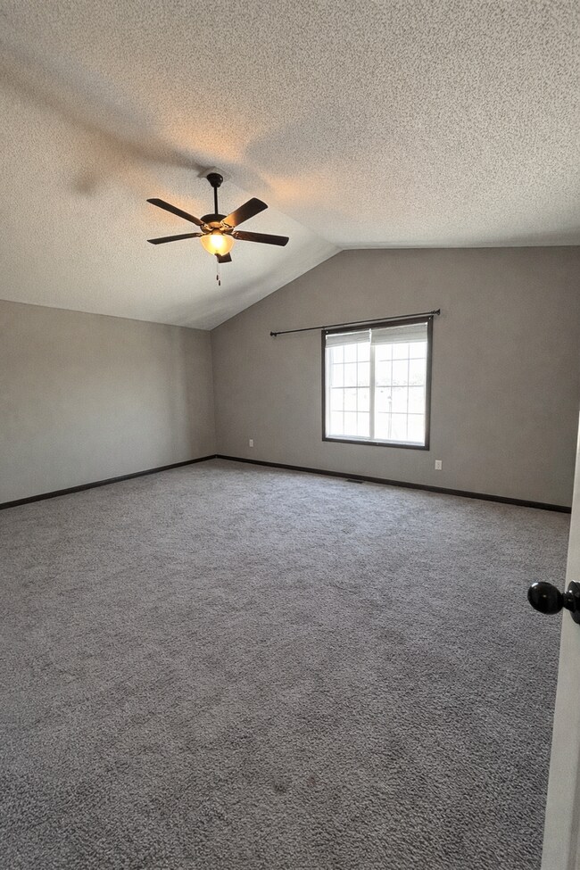 Building Photo - Beautiful 3bed 2bath Including a Master Suite