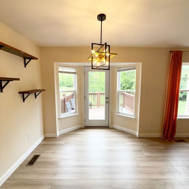 Building Photo - 569 Parkgate Dr