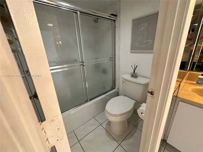 Building Photo - 300 Bayview Dr
