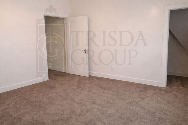 Building Photo - Avail Avail Aug 1st: A GEM in Dormont!  Spacious 3BR Twin Home, Parking, Charm, Walkability, Outd...