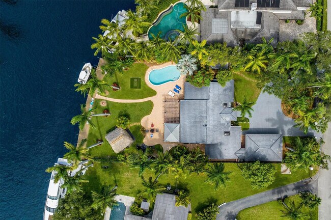 Building Photo - 913 Coconut Dr