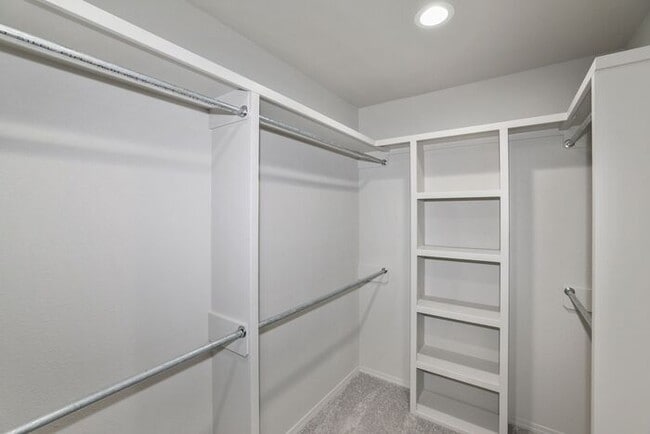 Building Photo - 7616 Woodford Ave