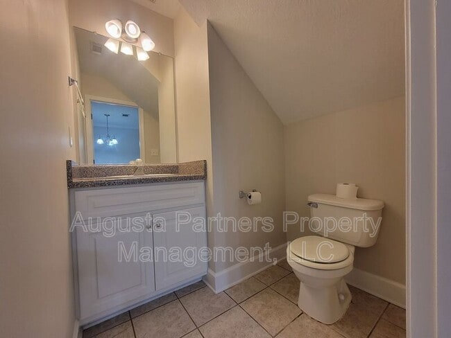 Building Photo - 392 Bowen Falls