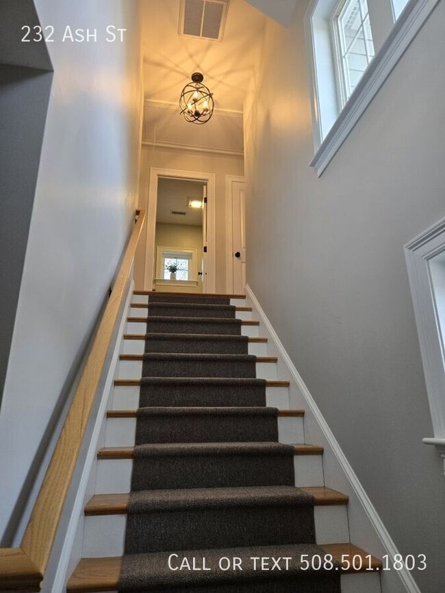 Building Photo - 232 Ash St