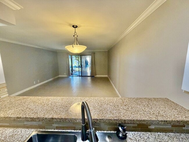 Building Photo - Charming 1 Bedroom, 1 bath condo in the heart of Irvine