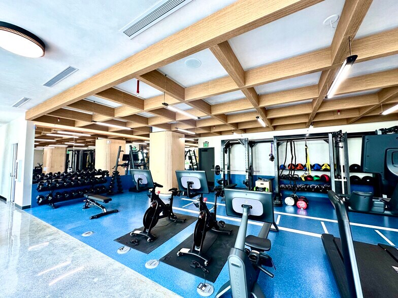 Building Photo - 105 NE 25th St