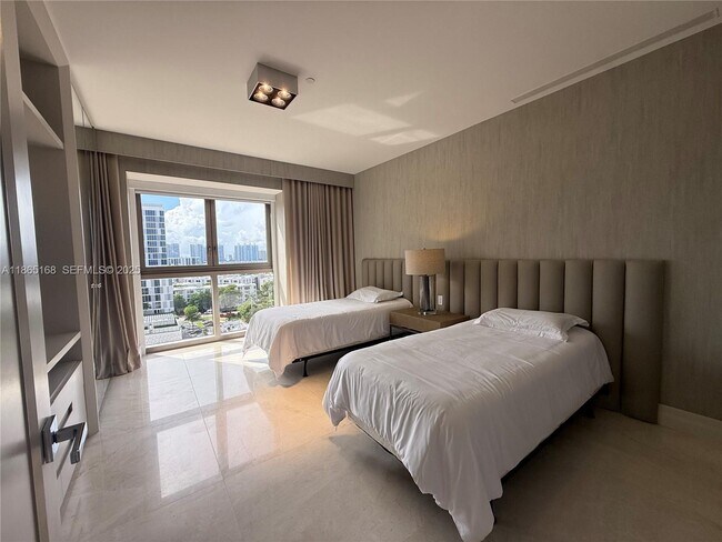 Building Photo - 17749 Collins Ave