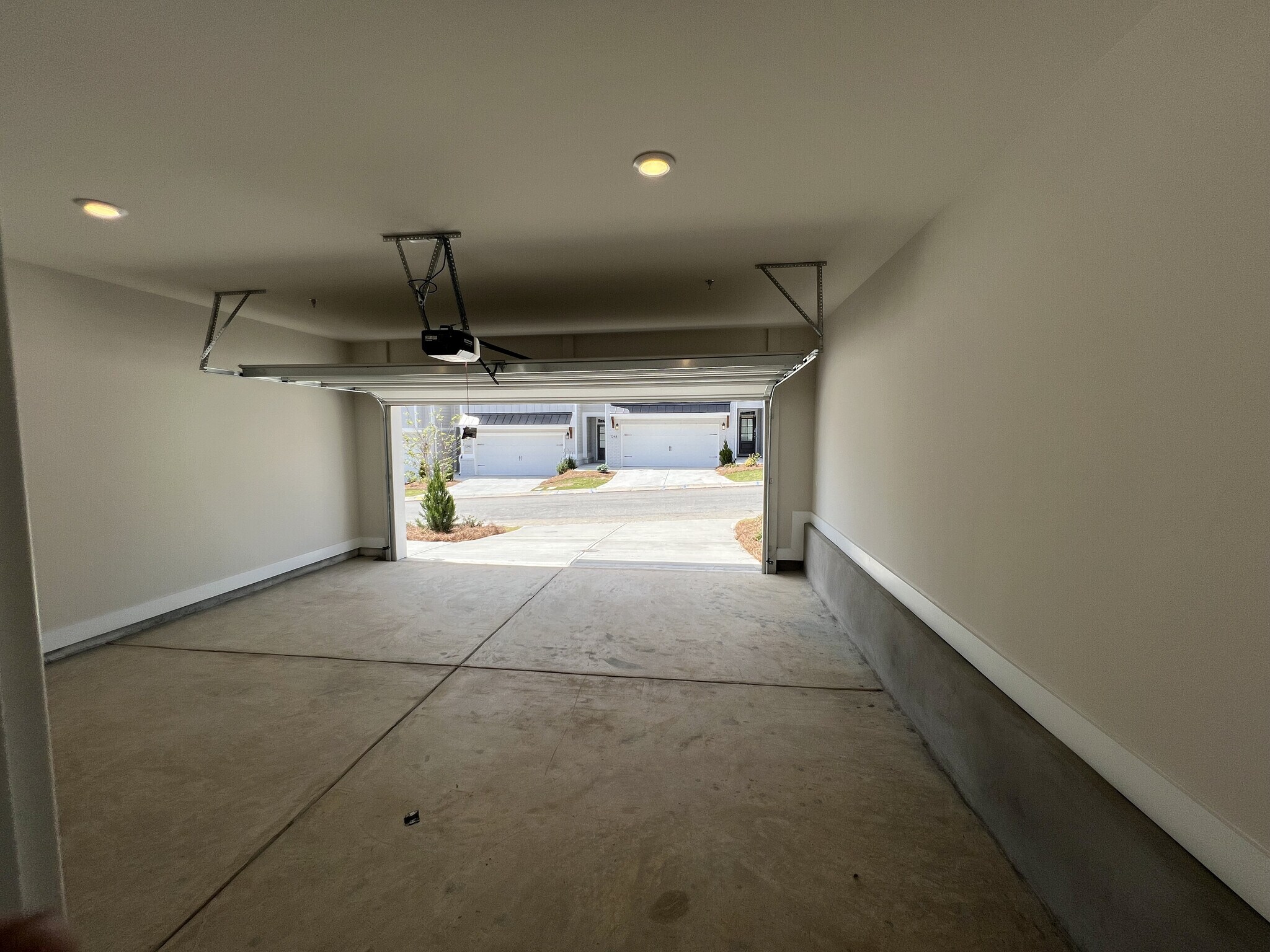 Building Photo - 1245 Willowcrest Way