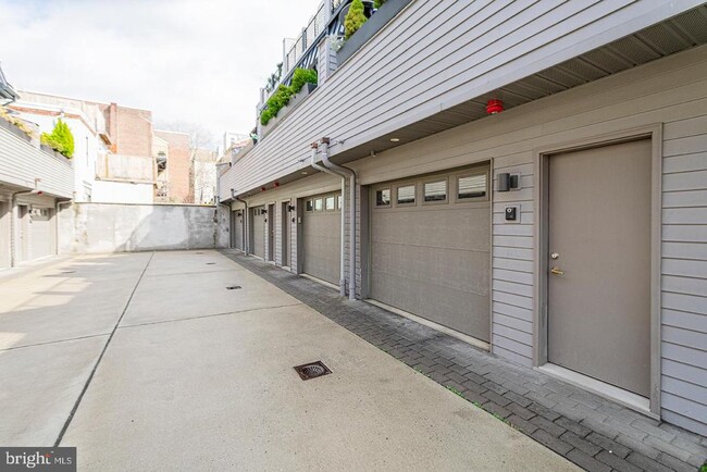 Building Photo - 770 Dorrance St