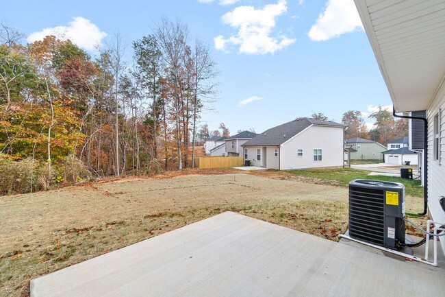 Building Photo - Welcome Home this Beautiful Home Old Woodl...