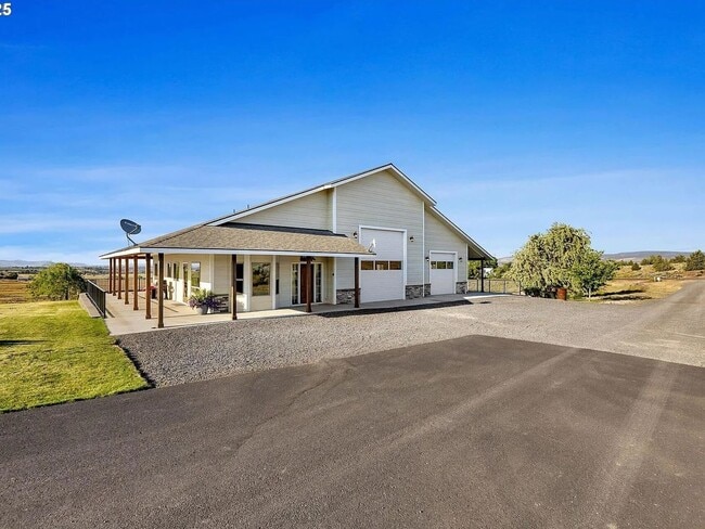 Building Photo - LUXURY FURNISHED ADU FOR RENT – 915 Sq. Ft. Private Retreat, Utilities included!