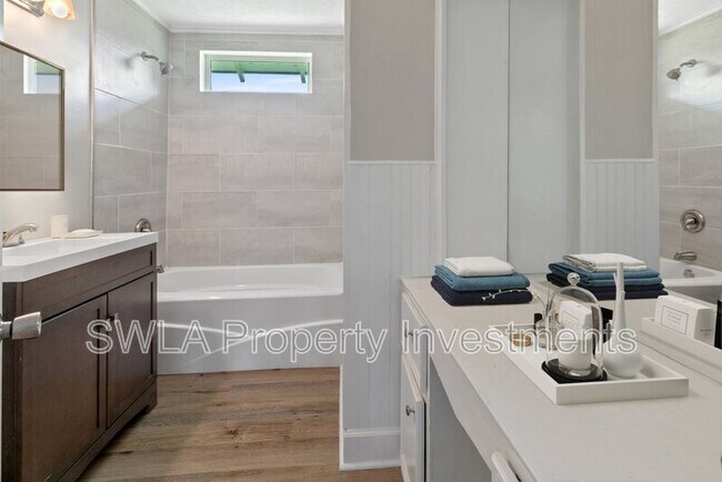 Building Photo - 711 16th St