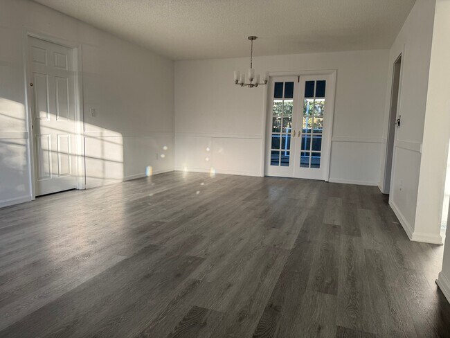 Building Photo - 5064 Springwood Rd