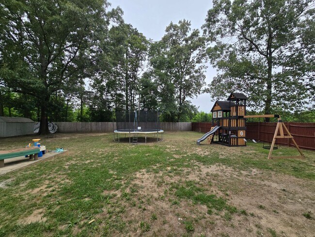 Building Photo - 111 Greentree Dr