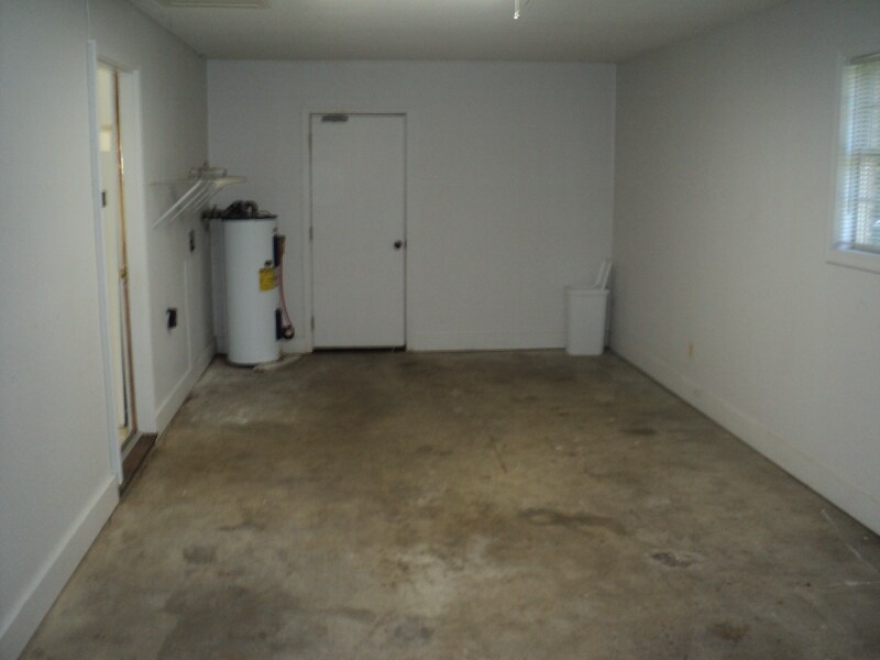 Building Photo - 343 Bonnie Dr