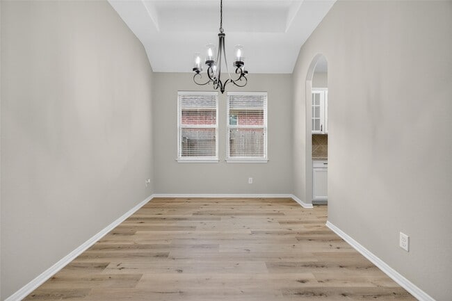 Building Photo - 2450 Garden Shadow Dr