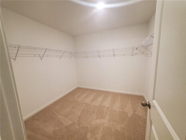 Building Photo - 5745 Thornton Dr