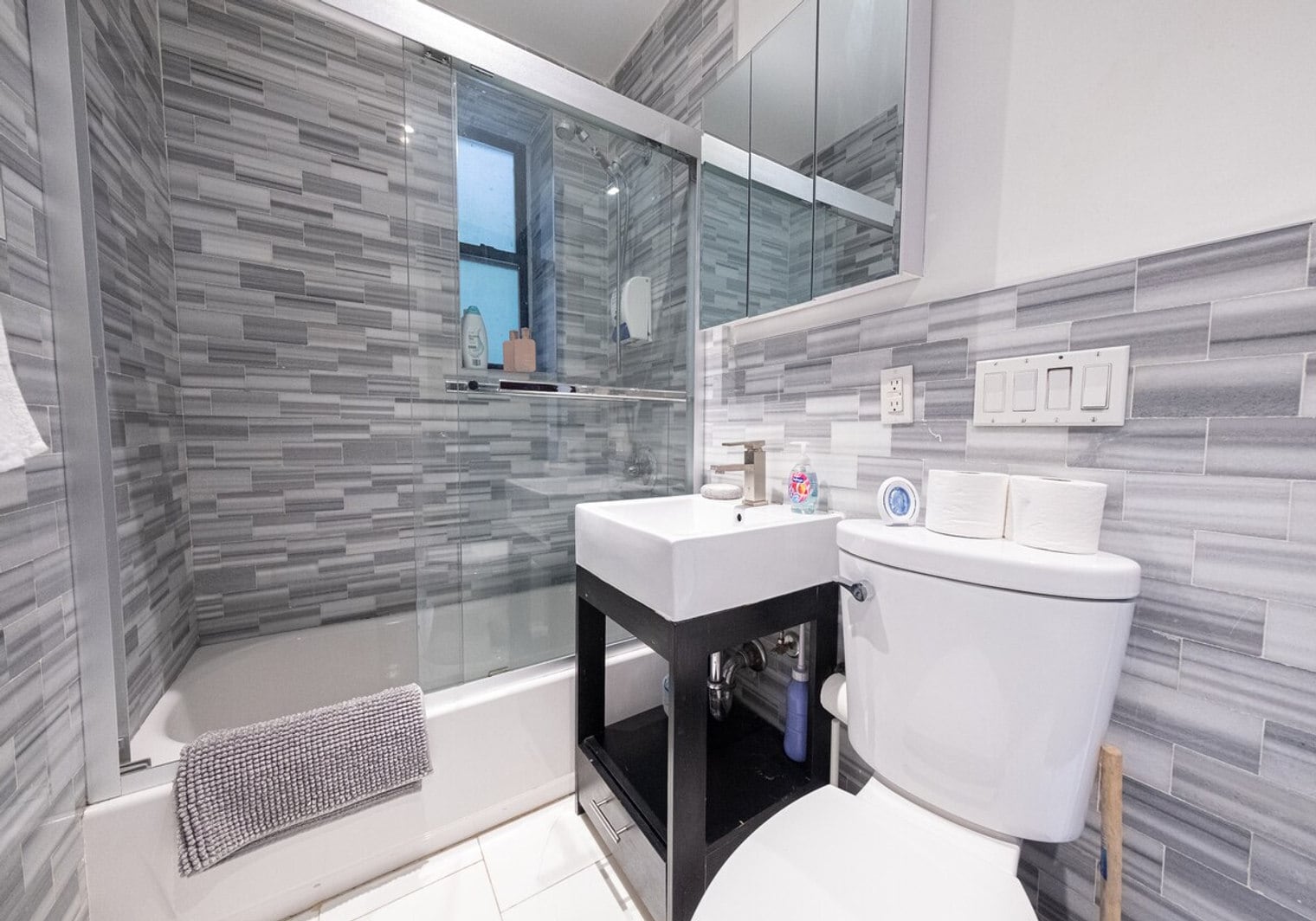 Building Photo - 5 W 101st St