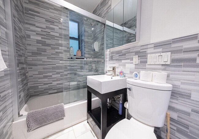 Building Photo - 5 W 101st St