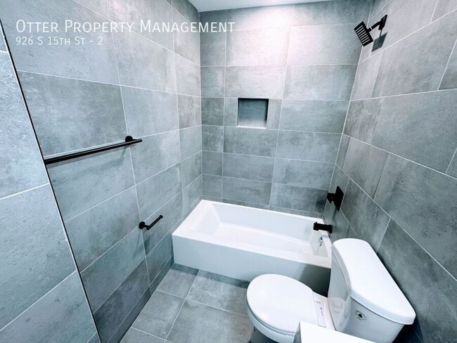 Building Photo - 926 S 15th St