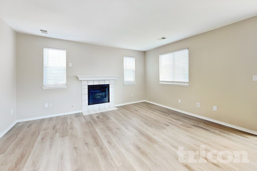 Building Photo - 12789 Elm St