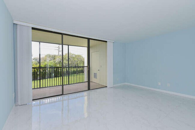 Building Photo - 1605 S US Hwy 1