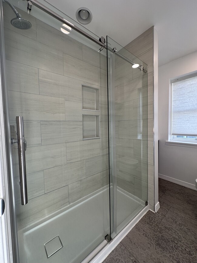 Building Photo - 1022 Carpenter St