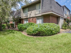 Building Photo - Just Reduced!! Attn: Doctors, Nurses and Interns - Walk To Shands!