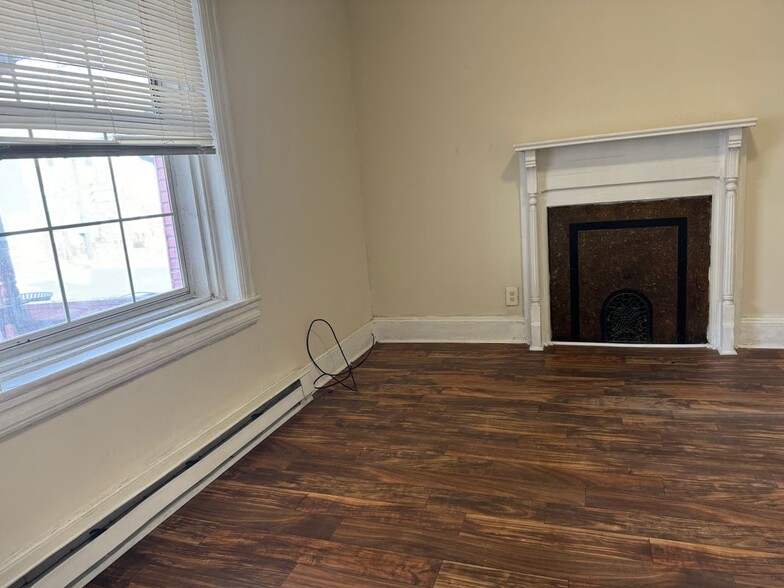 Building Photo - 306 W Lincoln Hwy