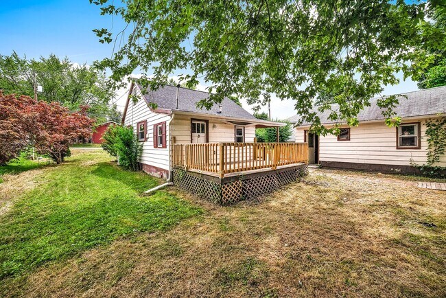 Building Photo - Coming Soon! Charming Cape Cod Near Coloni...