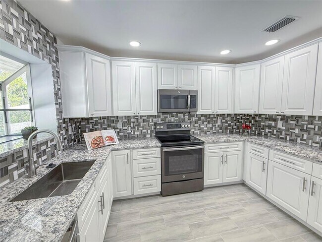 Building Photo - 5708 Garden Lakes Fern