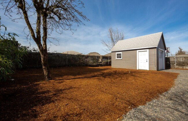 Building Photo - Charming Fully Renovated Home in the Heart of Southeast Portland