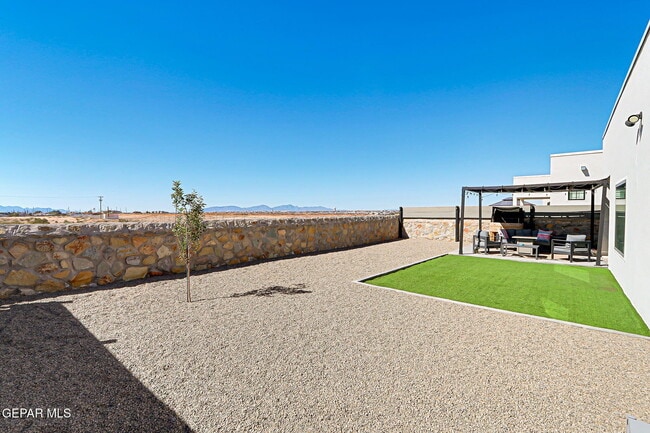 Building Photo - 325 Playa Vis St