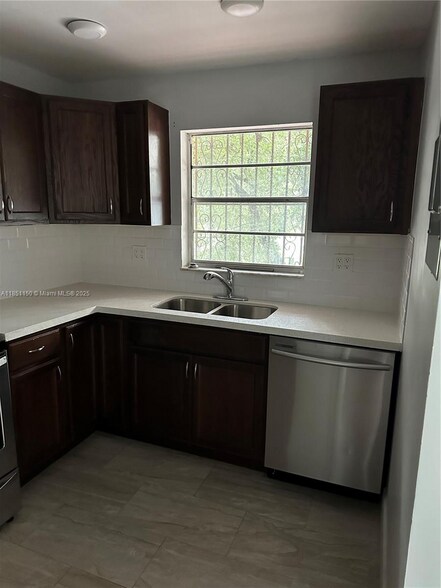 Building Photo - 1111 NW 19th Ave