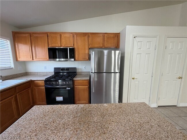 Building Photo - 513 Lava Beds Way