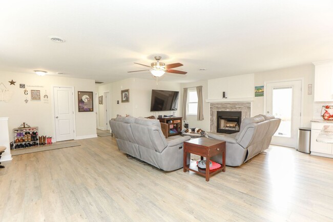 Building Photo - Stylish 3-Bed Brick Home in Central VB!