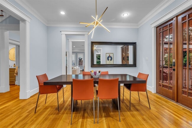 Building Photo - 340 W 17th St