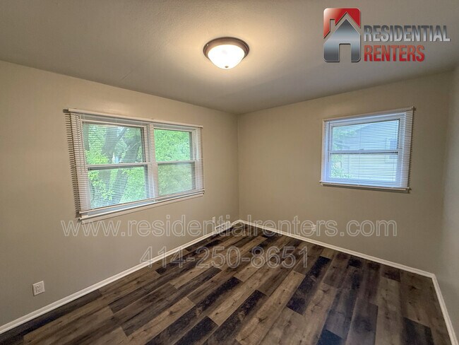 Building Photo - 5826 N 117th St