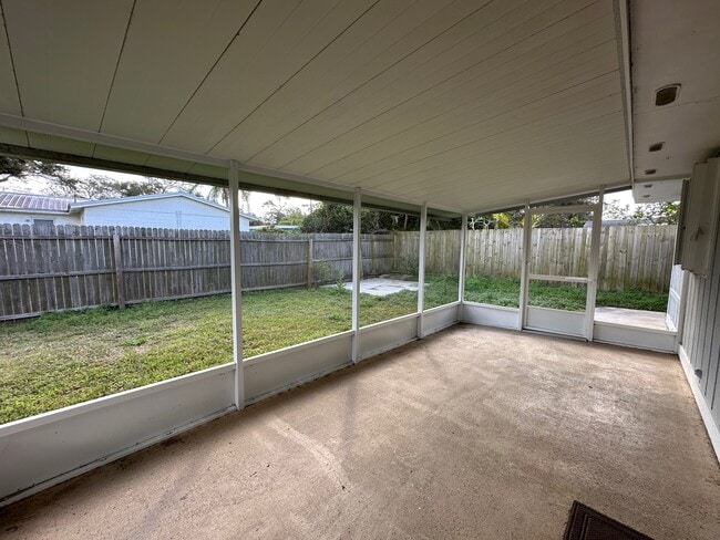 Building Photo - 647 Goodwin Ave